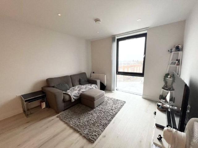 Apartment for rent in Heol-las, Surrey
