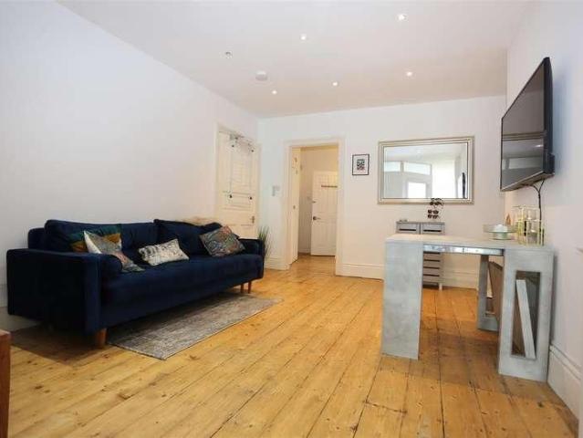 Apartment for rent in Aldrington