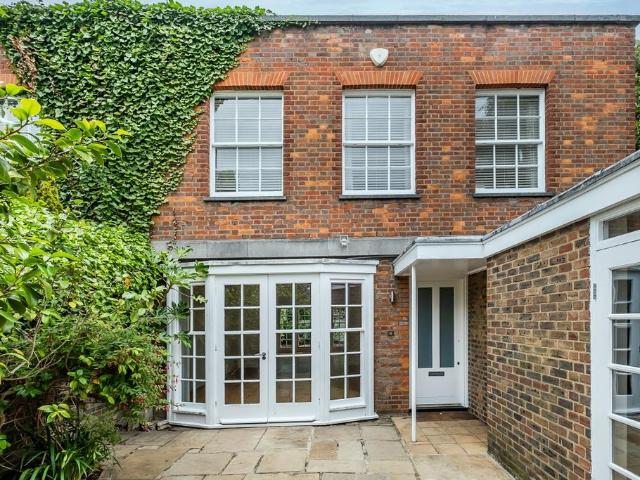 House for rent in Royal Borough of Kensington and Chelsea, Greater London