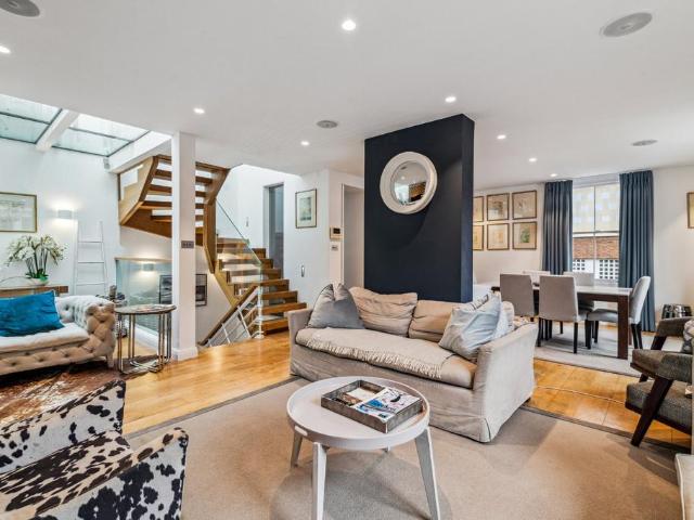House for rent in Royal Borough of Kensington and Chelsea, Greater London