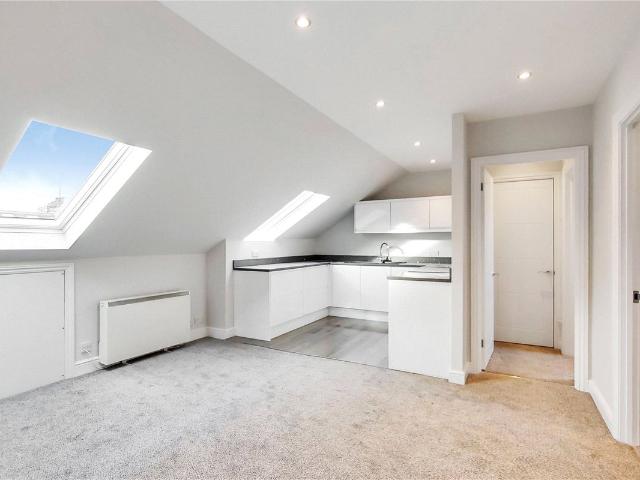 Apartment for rent in Colney Hatch, Greater London