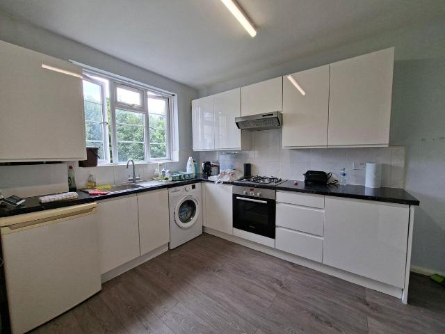 Apartment for rent in Colney Hatch, Greater London