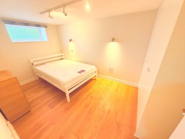Apartment for rent in Colney Hatch, Greater London