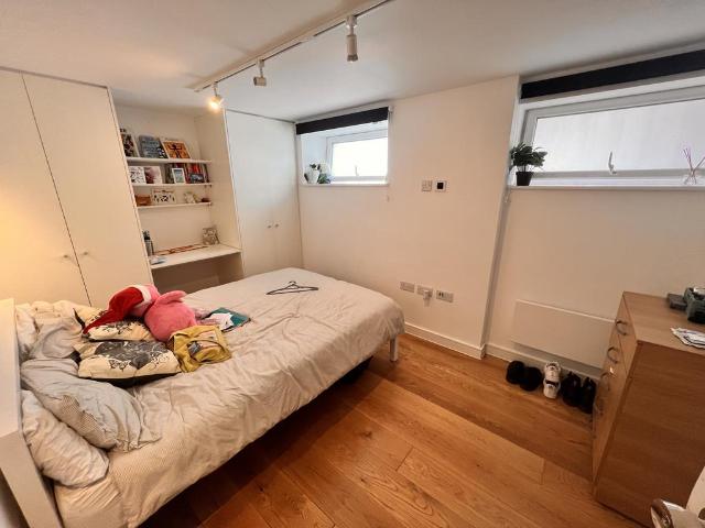 Apartment for rent in Colney Hatch, Greater London