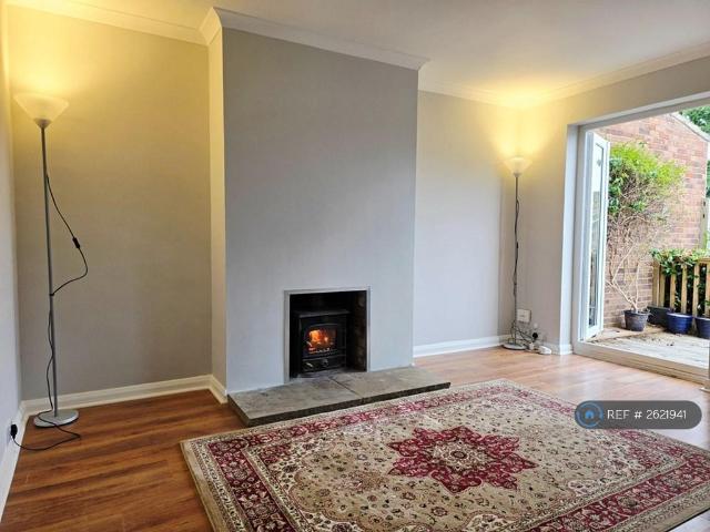 Apartment for rent in Brook Street, Bourne Vale