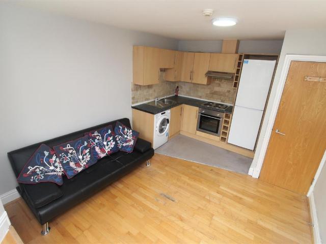 Apartment for rent in Plasnewydd, Falcon Lodge
