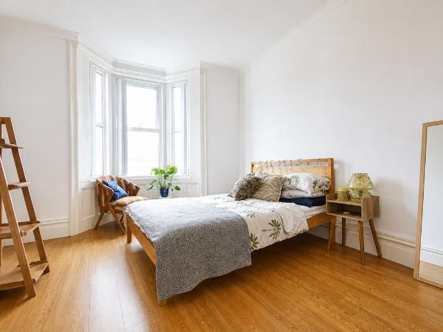 Studio for rent in Plasnewydd, Falcon Lodge