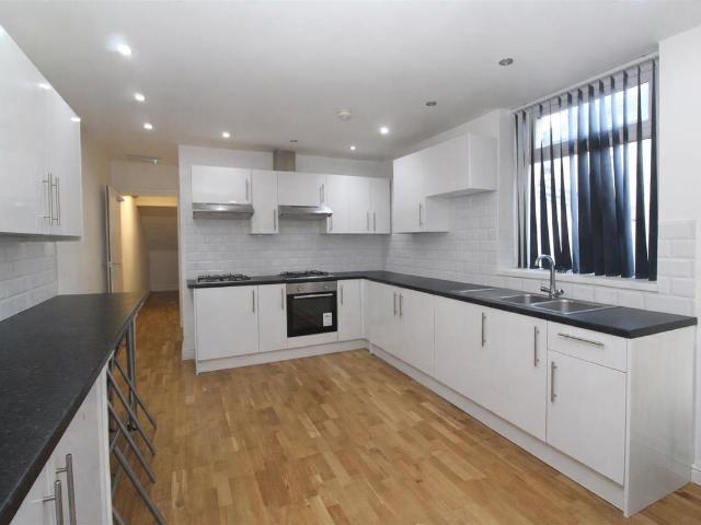 Apartment for rent in Plasnewydd, Falcon Lodge