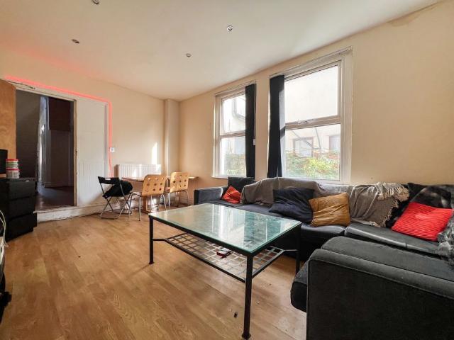 House for rent in Plasnewydd, Falcon Lodge