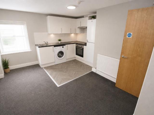 Apartment for rent in Plasnewydd, Falcon Lodge