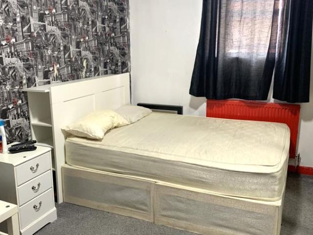 Room for rent in Falcon Lodge, Wales