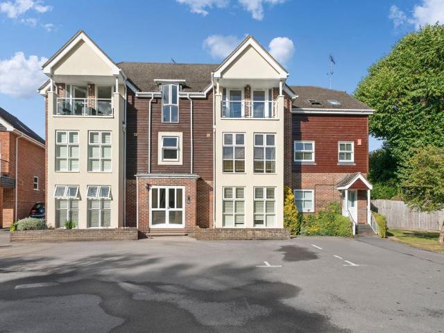 Apartment for rent in Stoke D'Abernon, Blackhills