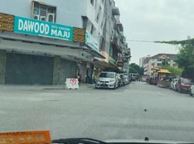 Flat for sale in Malaka