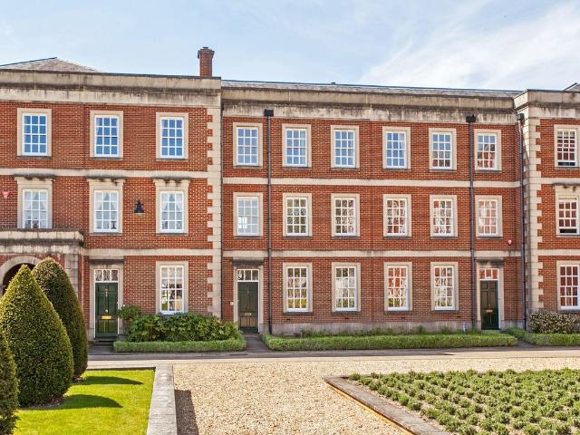 Apartment for rent in The Close, Hampshire