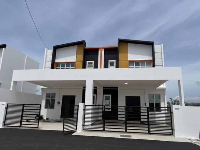 Terraced House for sale in Rembia, Malaka