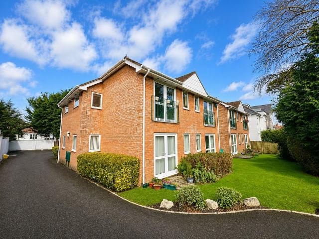 Apartment for rent in Penn Hill, Poole
