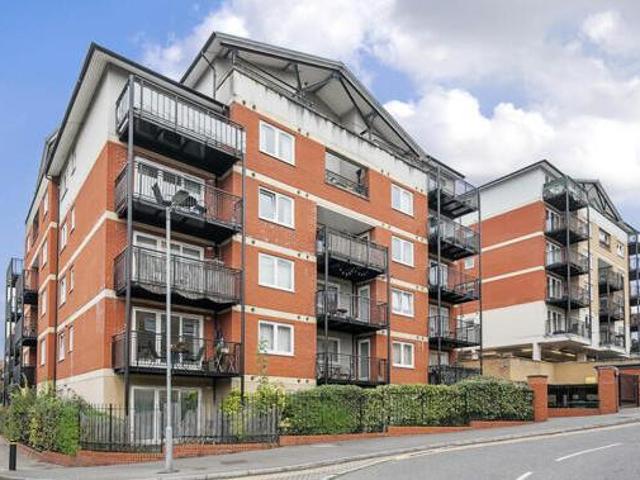 House for sale in Batchworth, Hertfordshire