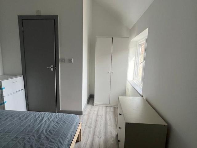 Apartment for rent in Beaconsfield, Knotty Green