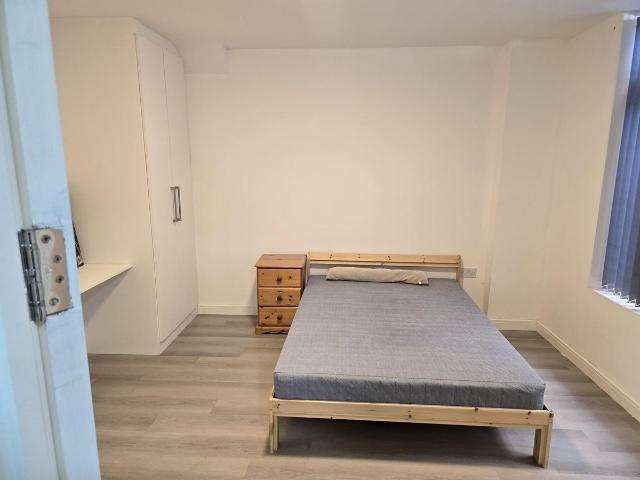 Apartment for rent in Holtspur, Knotty Green