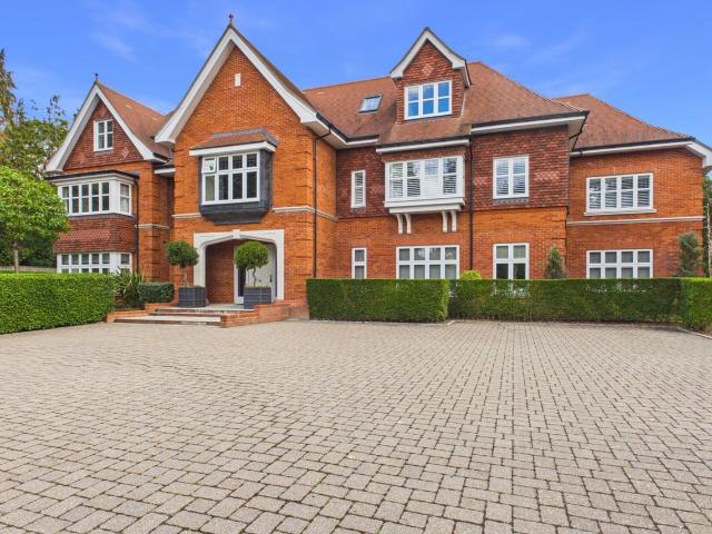 Apartment for rent in Beaconsfield and Chepping Wye Community Board, Knotty Green