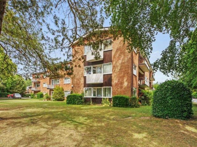 Apartment for rent in Beaconsfield, Knotty Green