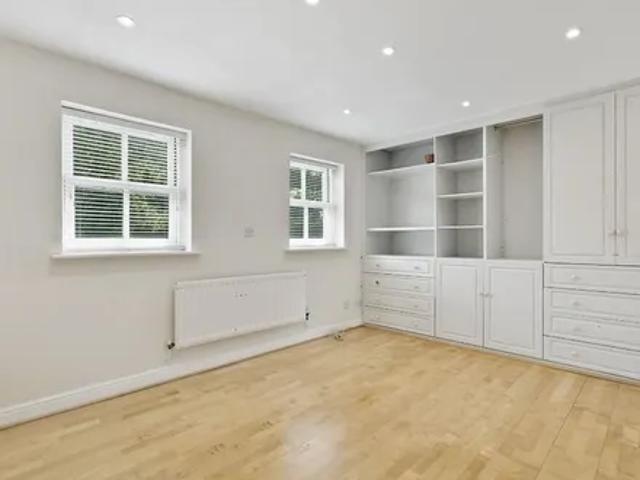 House for rent in Oakwood, Greater London