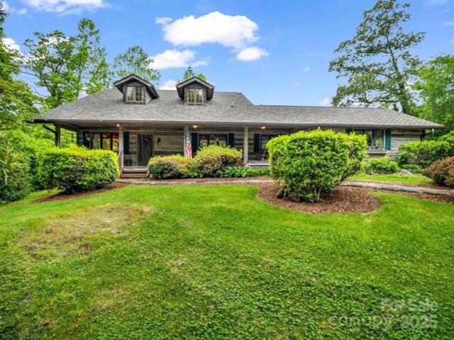 House for sale in Flat Rock