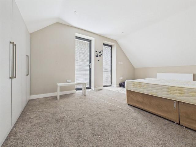 Apartment for rent in Ickenham, Greater London