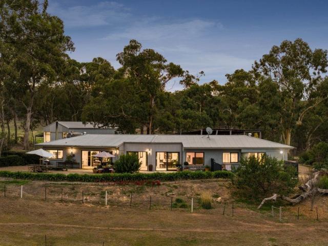 Cottage for sale in Strangways, Victoria