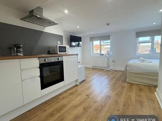 House for rent in Chapel End, Highams Park