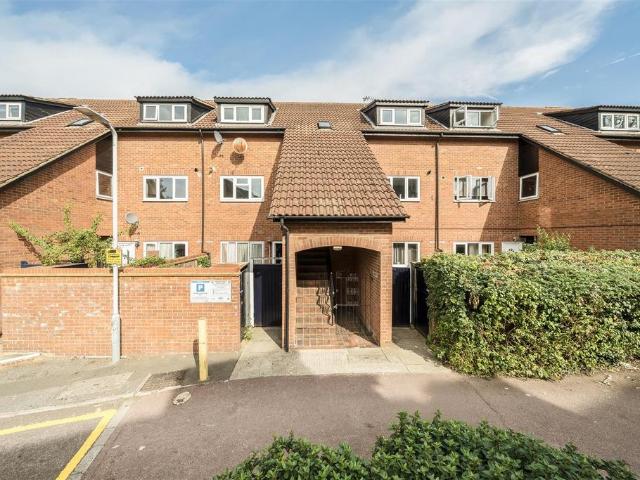 Apartment for rent in London Borough of Hillingdon, Greater London