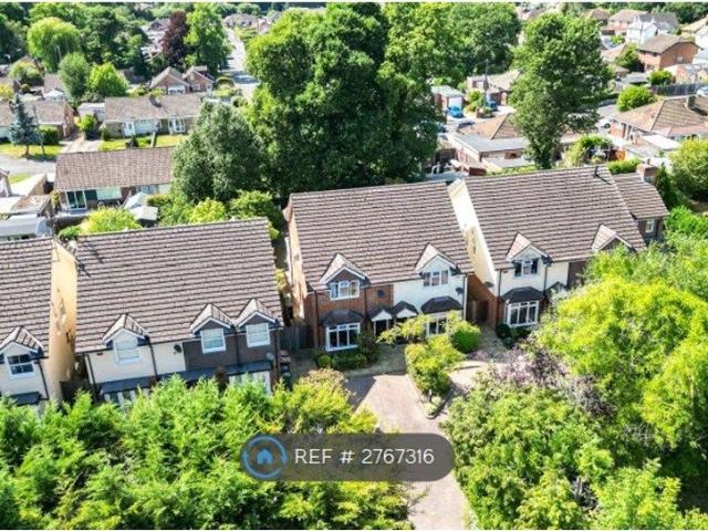 Room for rent in Westborough, Surrey
