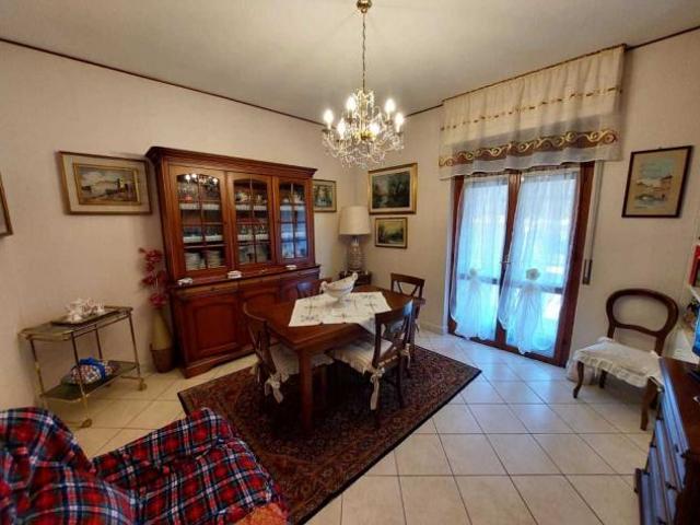 Appartamento in vendita a Carrara, Toscana