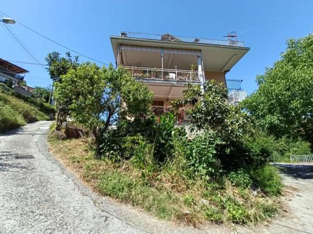 Appartamento in vendita a Follo, Liguria