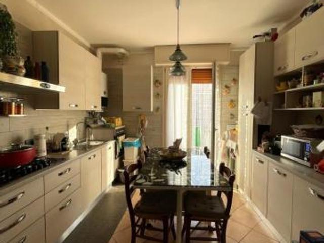 Pentalocale in vendita a Modena