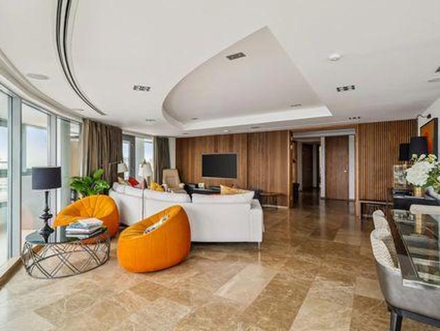 Apartment for sale in Battersea, Greater London