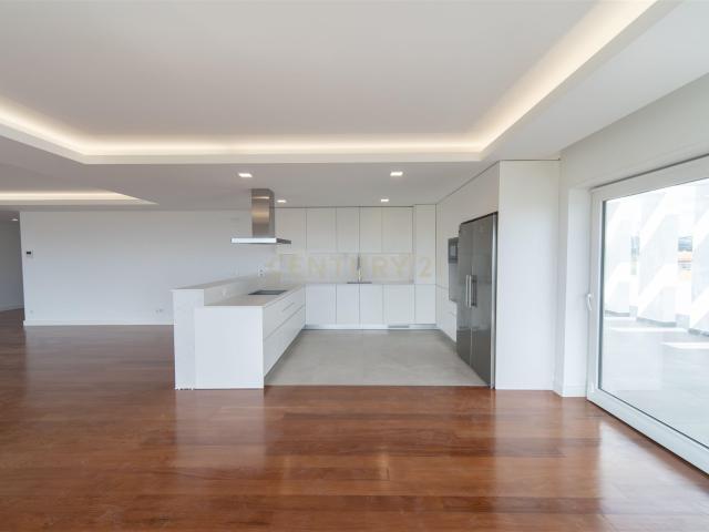 Apartamento venda em Via Rara, Santiago Dos Velhos