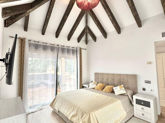 Casa en alquiler en Atalaya-Isdabe, Costa del Sol Occidental