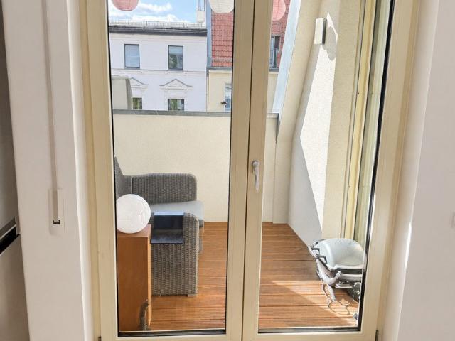 Dachgeschosswohnung kaufen in Mitte, Berlin