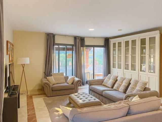 Casa en alquiler en La Alquería-El Paraíso, Costa del Sol Occidental
