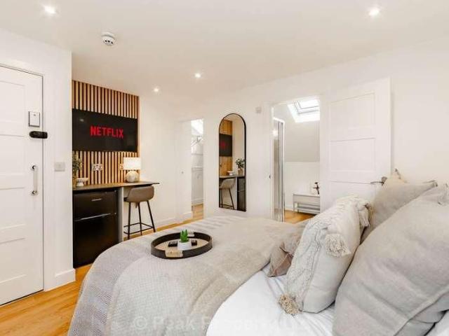 House for rent in Alton Barnes, Essex