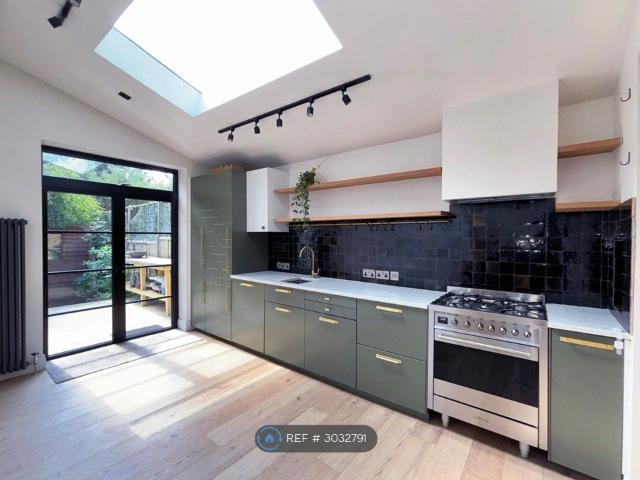 House for rent in London Borough of Merton, Raynes Park