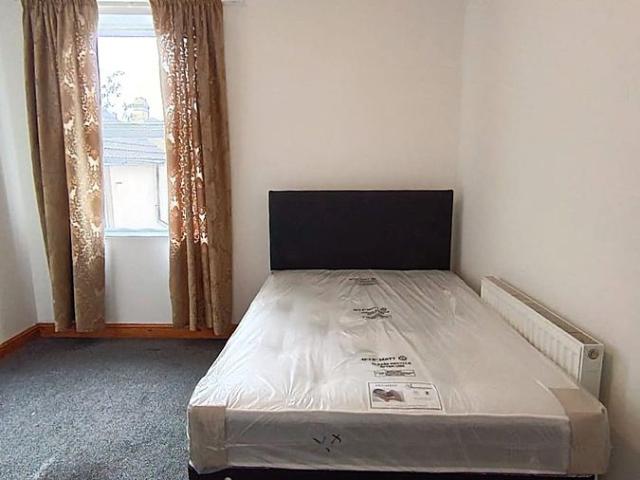 Room for rent in Falcon Lodge, Wales