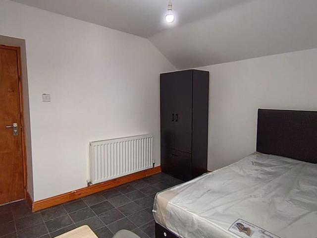Room for rent in Falcon Lodge, Wales