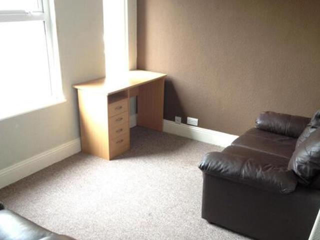 House for rent in Follaton, Strode