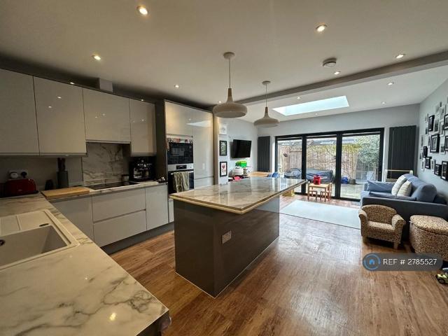 House for rent in Earlsfield, Greater London