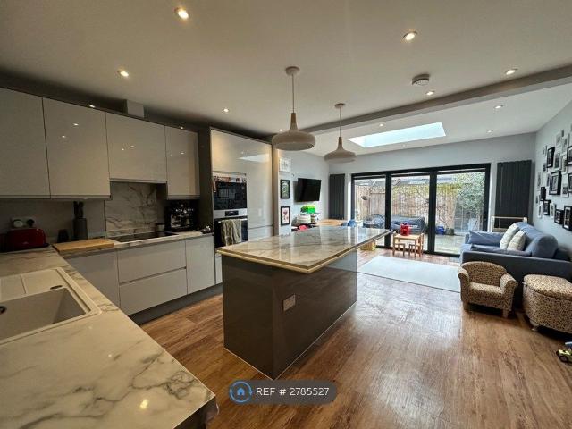 House for rent in Earlsfield, Greater London