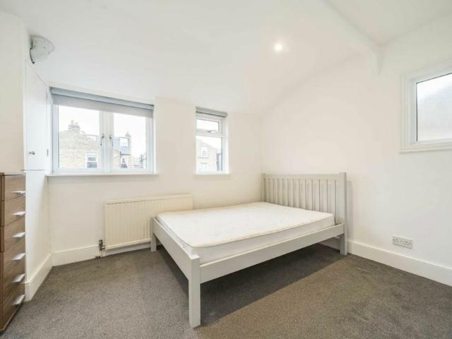 House for rent in Furzedown, Greater London