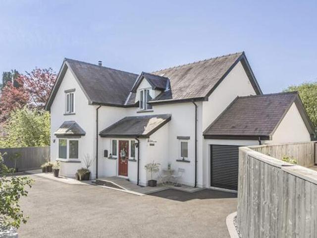 House for sale in Ammanford, Wales