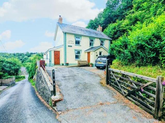 House for sale in Carmarthen, Sir Gaerfyrddin / Carmarthenshire